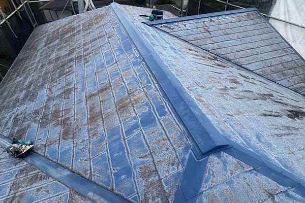 屋根の黒ずみや色褪せ